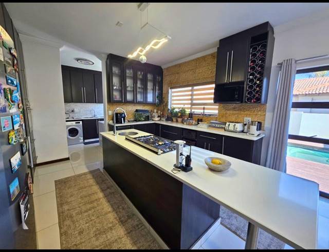 4 BEDROOM HOUSE FOR SALE IN GLEN EAGLE ESTATE
